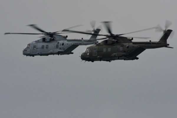 06 January 2021 - 15-00-46
The two craft moved closer together although the long lens does make it look way closer than it was.
-------------------------
Royal Navy Merlin helicopters ZJ118 & ZJ132